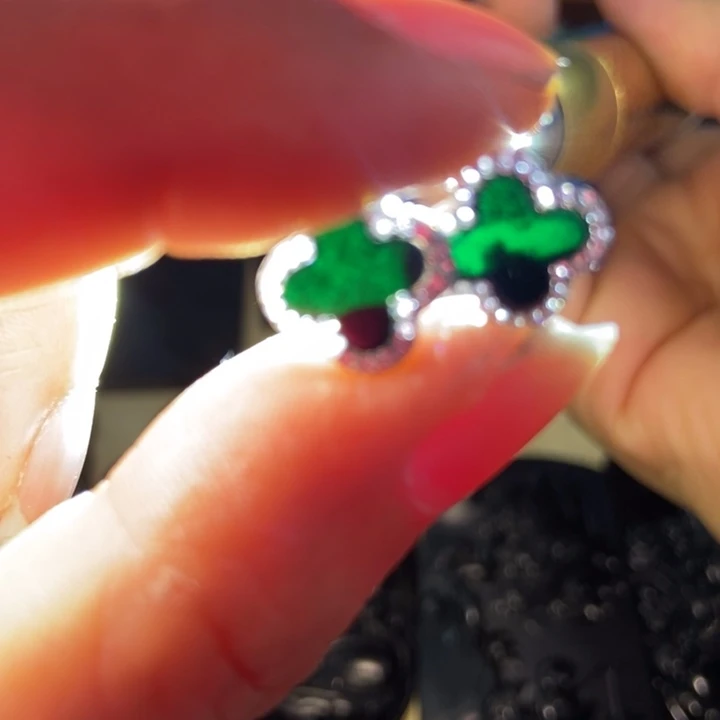 翡翠耳饰未镶嵌墨翠