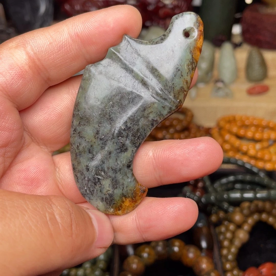 岫岩河磨玉（透闪石质玉）未镶嵌颈饰