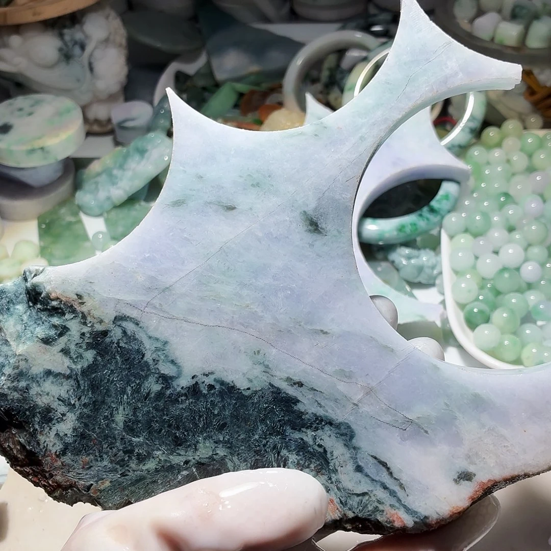 翡翠未镶嵌颈饰边角料