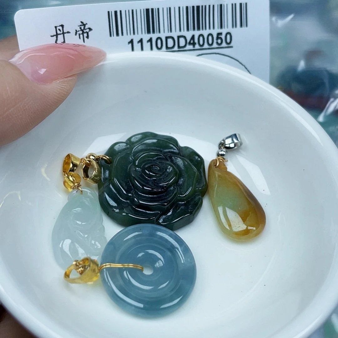 吊坠(不含链)未镶嵌翡翠