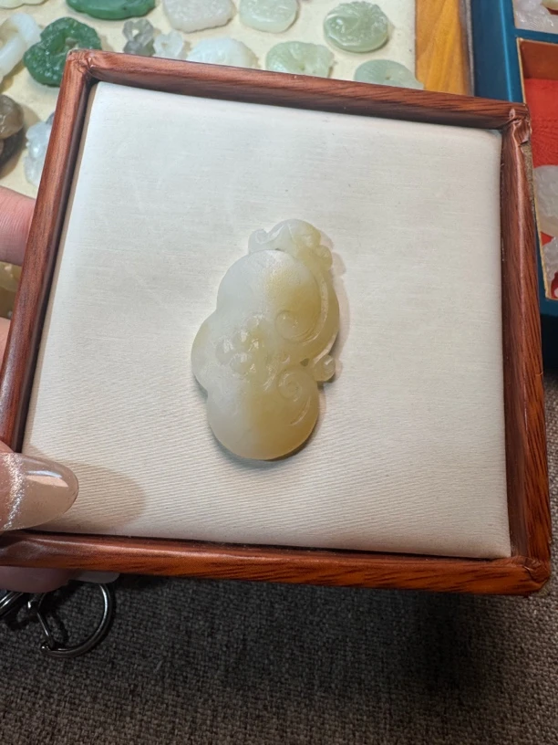 和田玉新疆且末糖白如意挂件