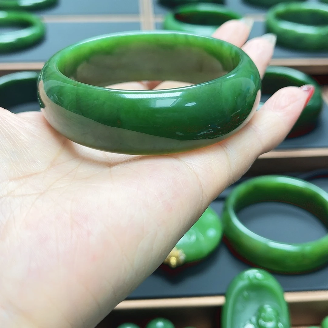 和田玉（碧玉）未镶嵌手镯