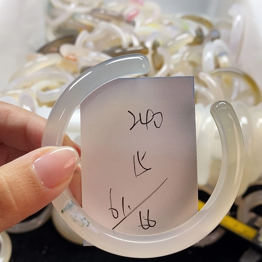 玛瑙/玉髓手镯未镶嵌240