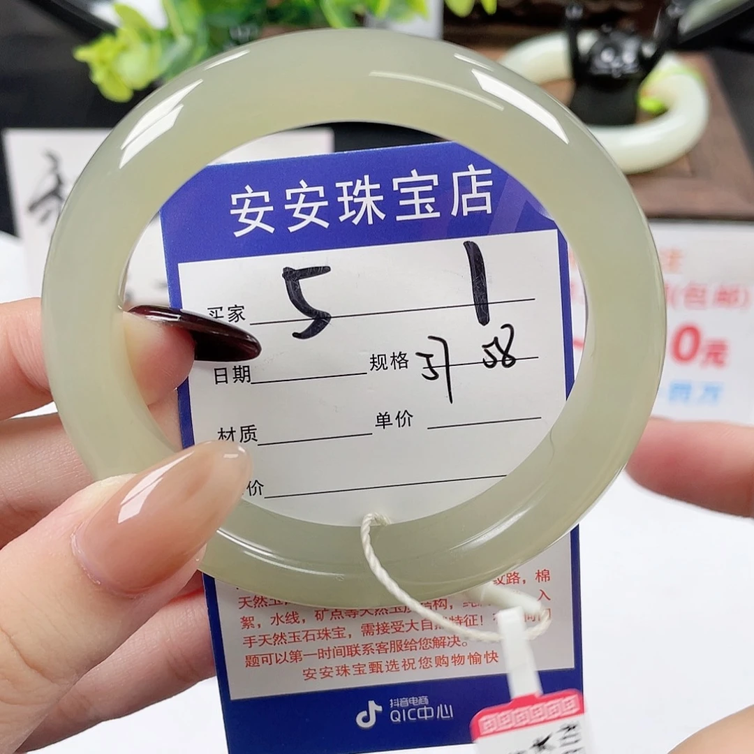 和田玉未镶嵌手镯