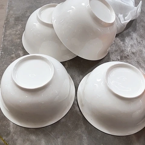 微瑕，不能明火，口径17高8，4个面碗