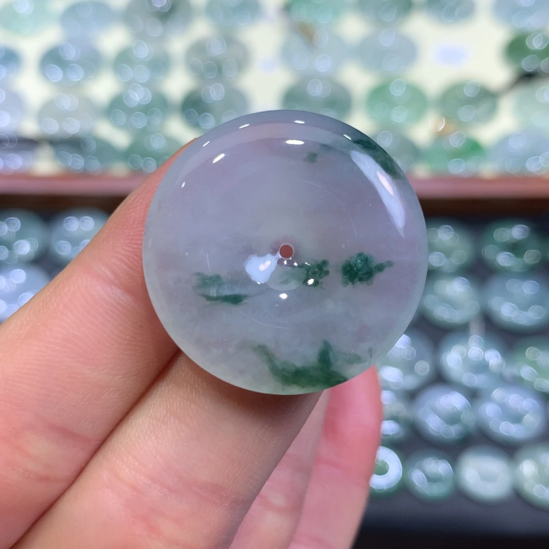 翡翠颈饰未镶嵌平安扣