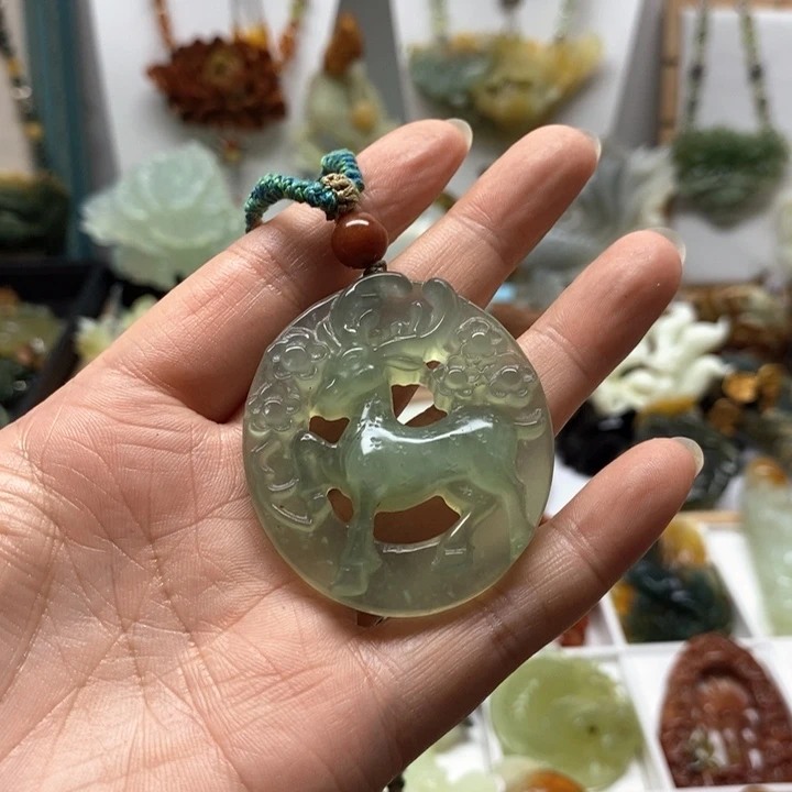 未镶嵌蛇纹石玉颈饰