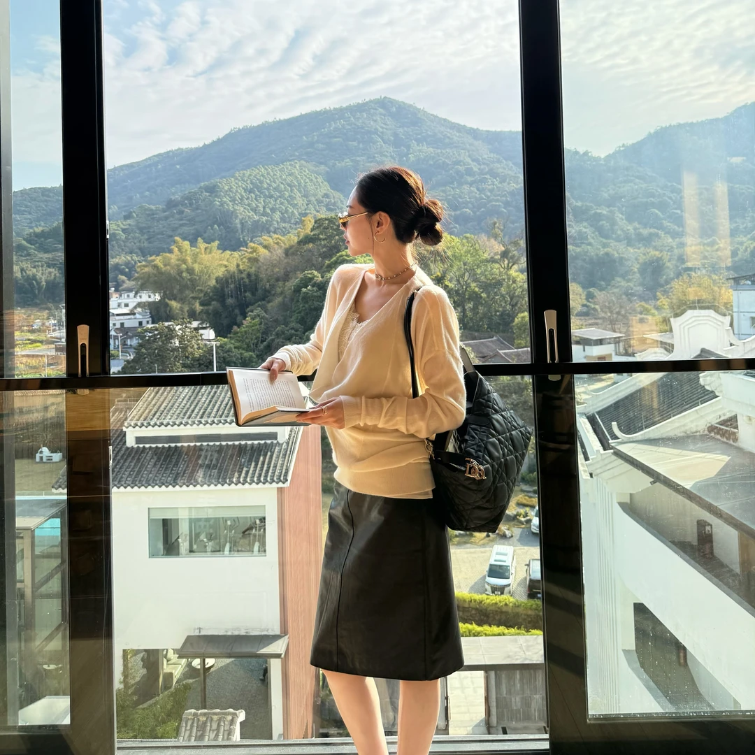 王嬛嬛MsLime25年‘经典罗兰’新款时尚气质羊皮裙 HD2A0472