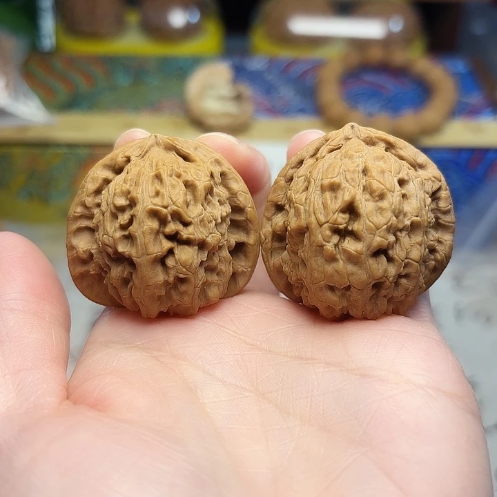 文玩核桃吊坠白狮子37