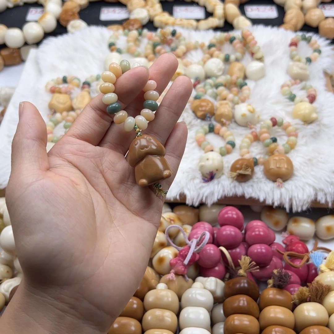 吊坠白玉菩提瑕疵