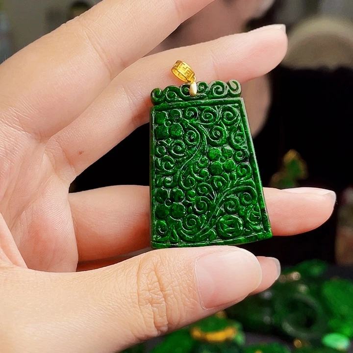 翡翠18K金镶嵌颈饰多样性