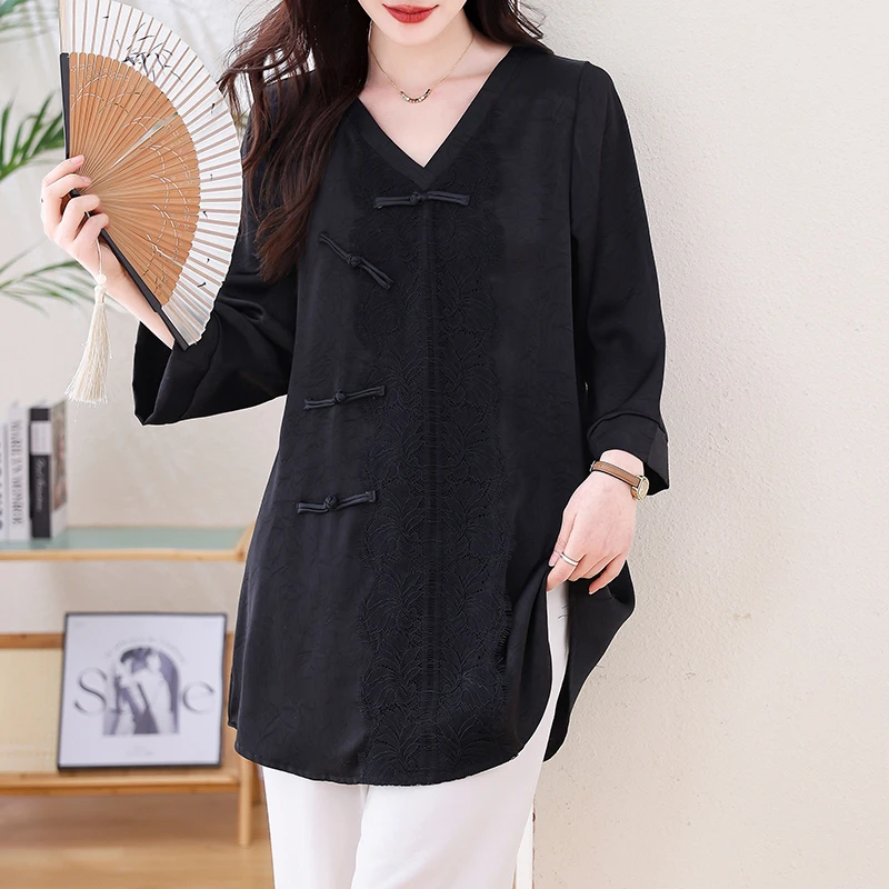 2025春季新款加肥加大码V领盘扣复古提花休闲衬衫女中长款上衣