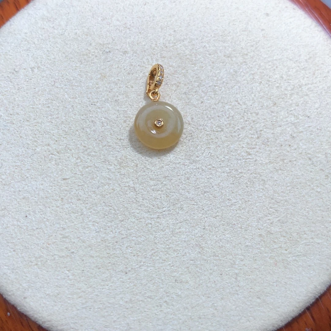 翡翠18K金镶嵌项链平安扣滴溜