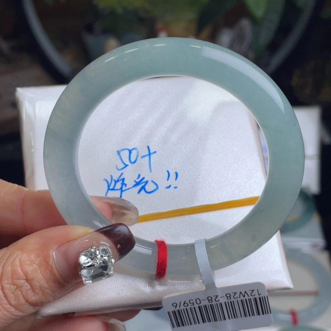 翡翠手镯未镶嵌翡翠手镯