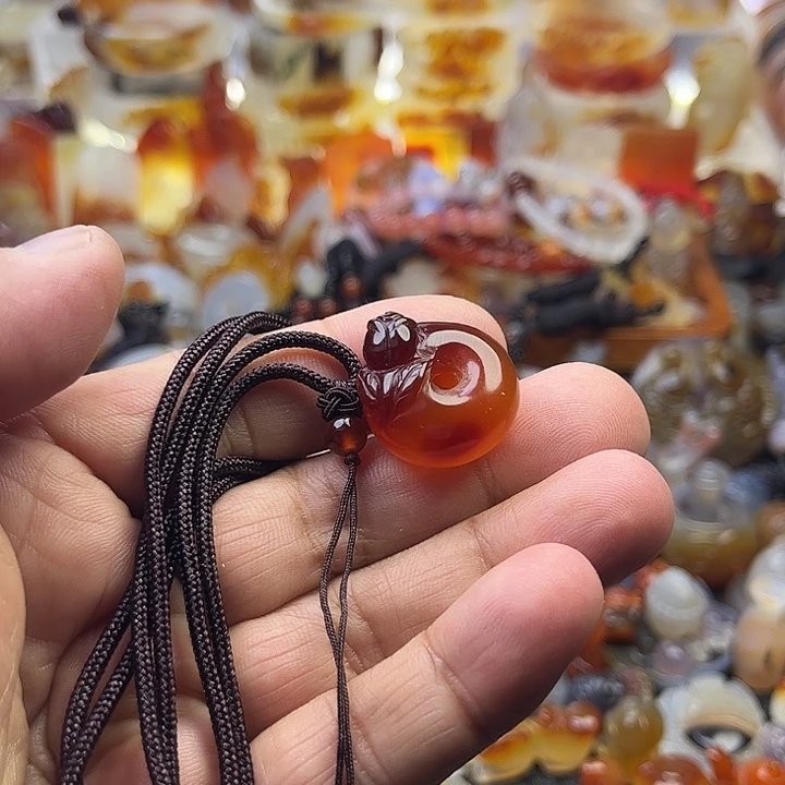 尹***姐玛瑙/玉髓未镶嵌颈饰