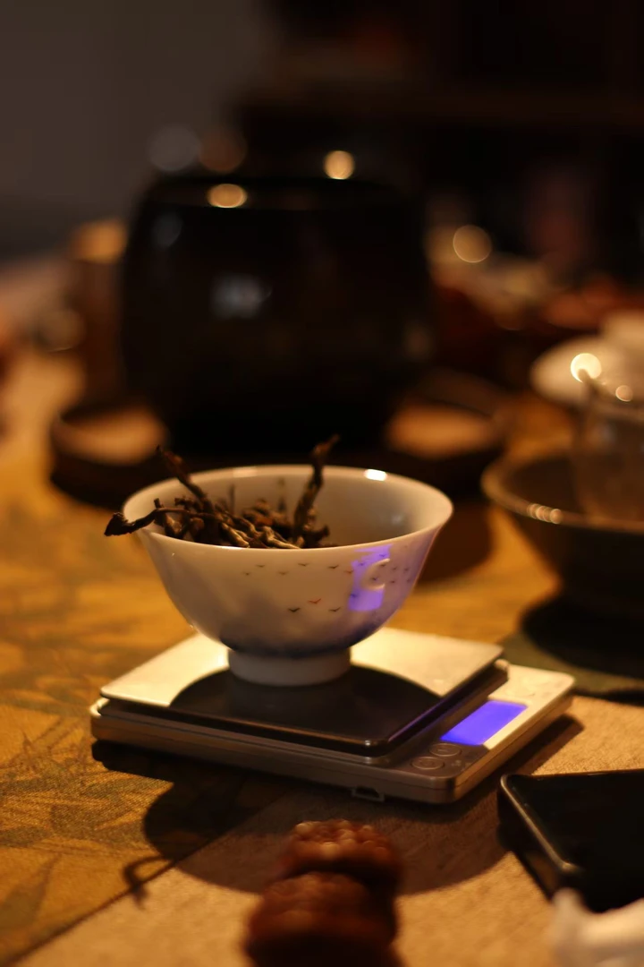 【福】2025弯弓乔木头春普洱茶生茶