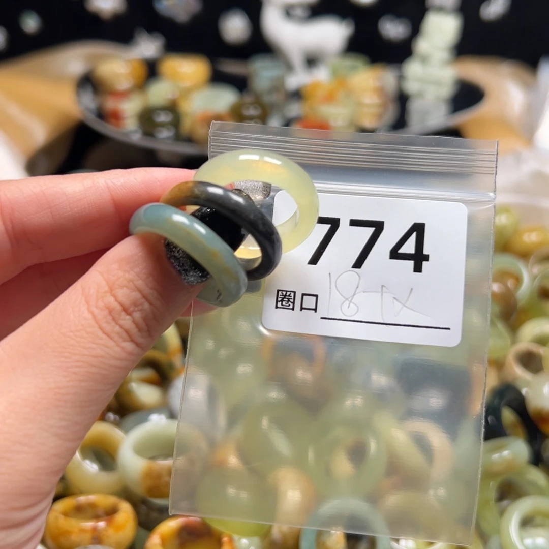 天***醒蛇纹石玉未镶嵌戒指