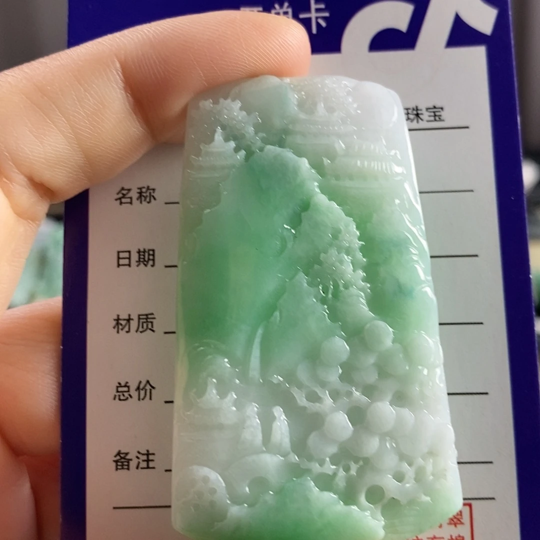 翡翠未镶嵌颈饰山水