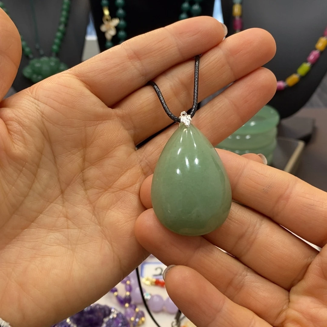 石英质玉未镶嵌颈饰