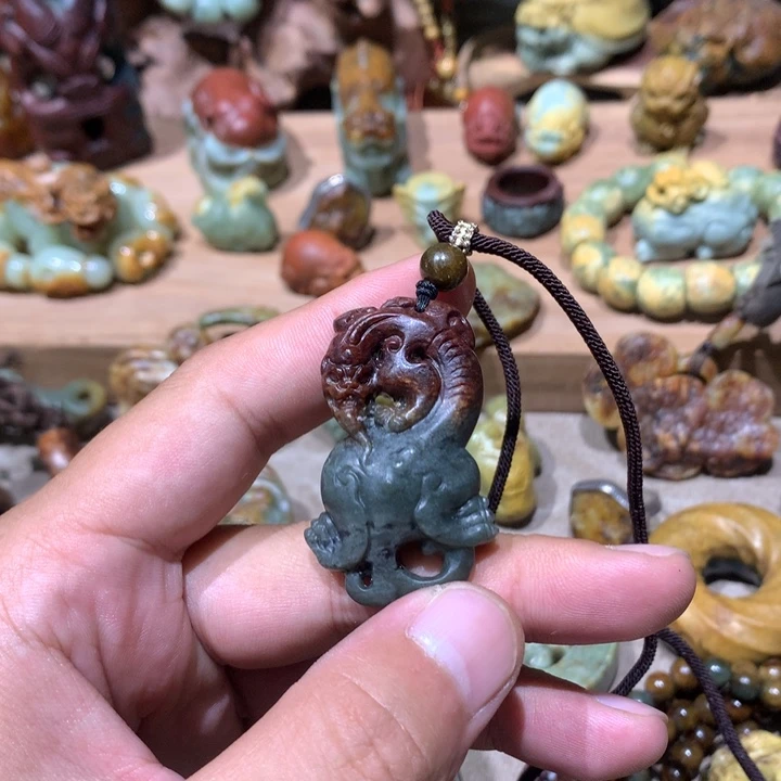 未镶嵌岫岩河磨玉（透闪石质玉）把件