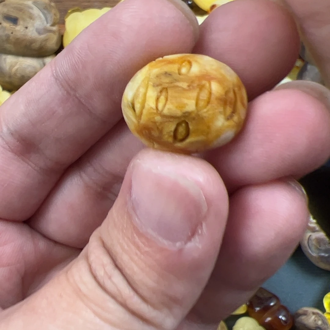 琥珀珠宝奇石未镶嵌?