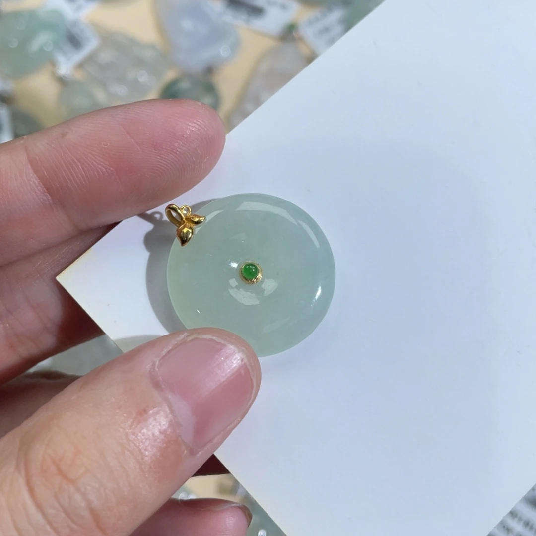 翡翠18K金镶嵌颈饰