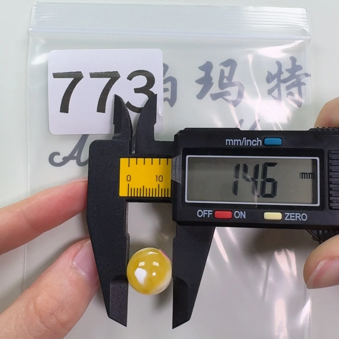 凤***舞未镶嵌琥珀珠宝奇石