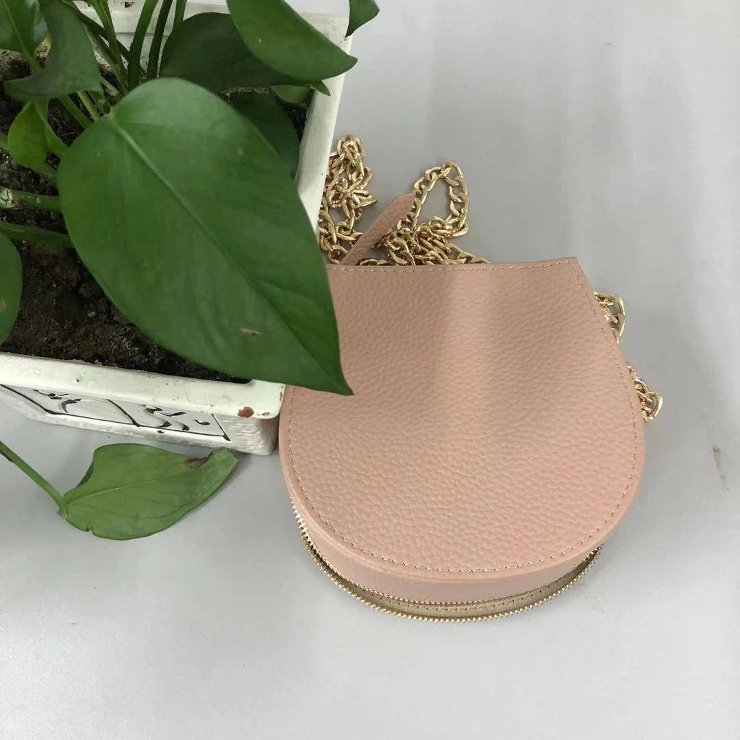 小K小依~肤色椭圆形PU小猪包手拿包包 时尚百搭简约