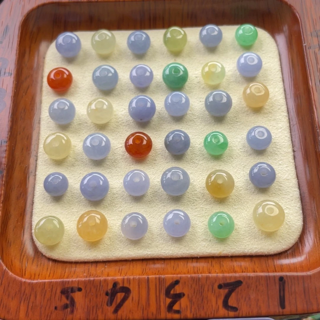 颈饰未镶嵌翡翠珠子