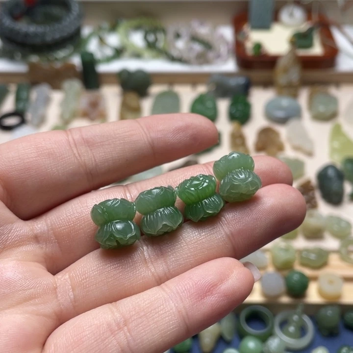 颈饰未镶嵌和田玉一个