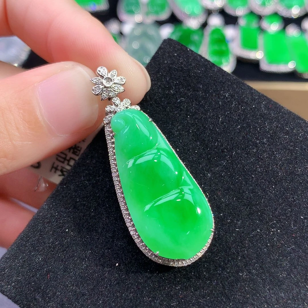 翡翠18K金镶嵌颈饰