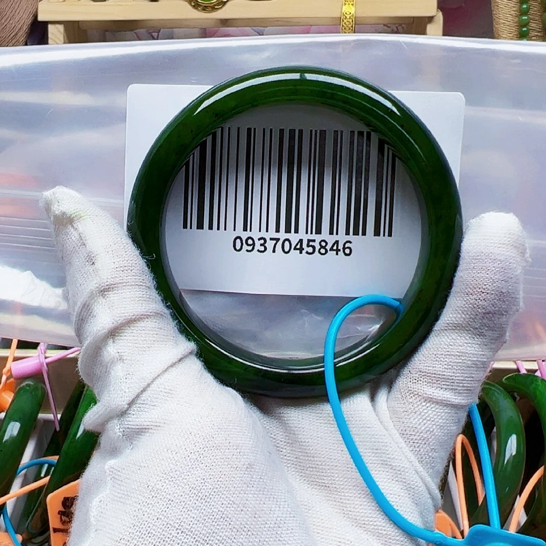 幸***儿和田玉未镶嵌手镯