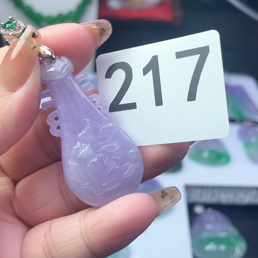 翡翠吊坠(赠链)未镶嵌