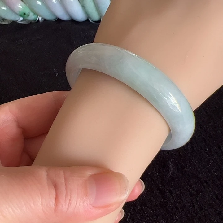 翡翠未镶嵌手镯编号49492圈口58