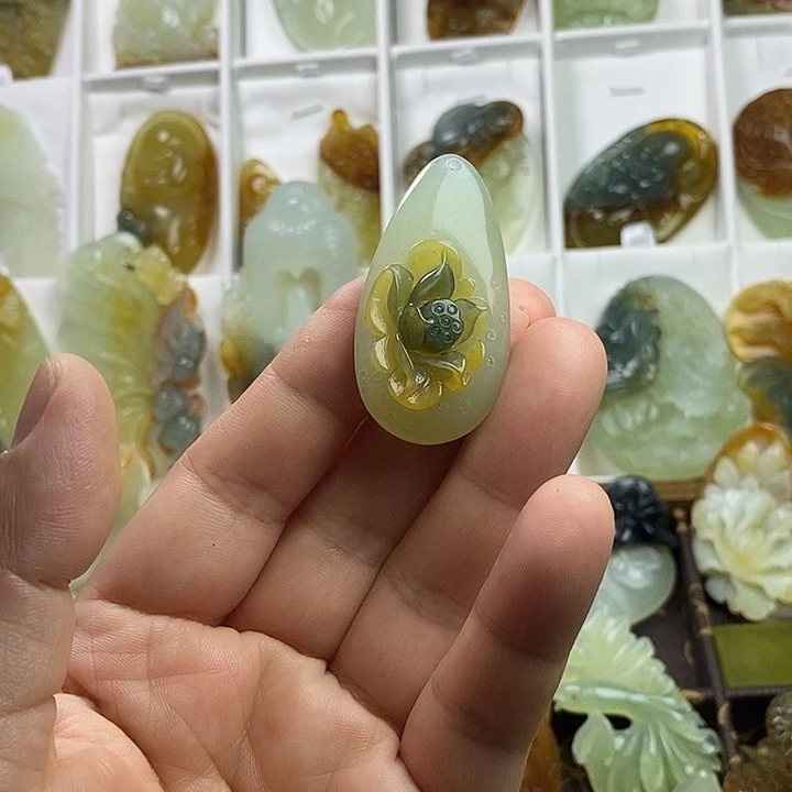 蛇纹石玉未镶嵌颈饰