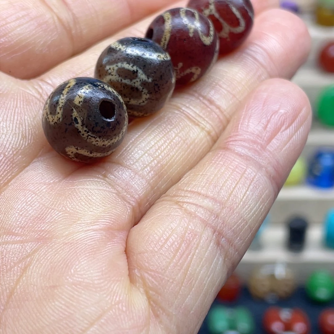 合金颈饰玛瑙/玉髓狼