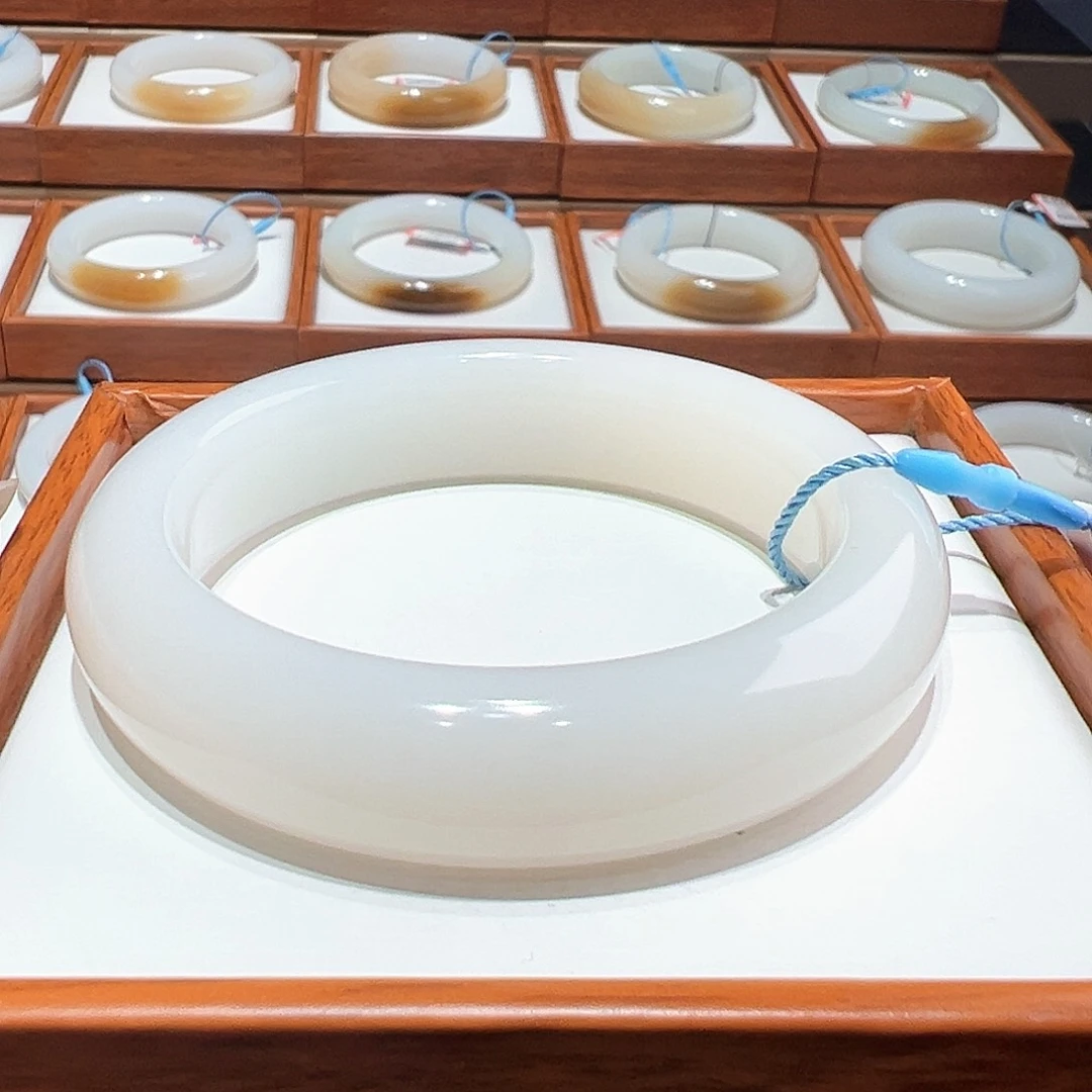 和田玉手镯/56/57未镶嵌吃****口