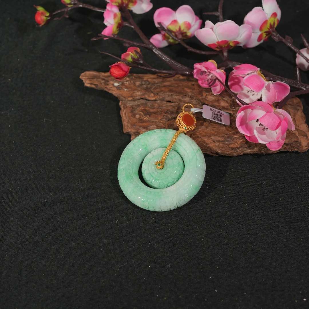 11.17香港王老板-翡翠吊坠3k103