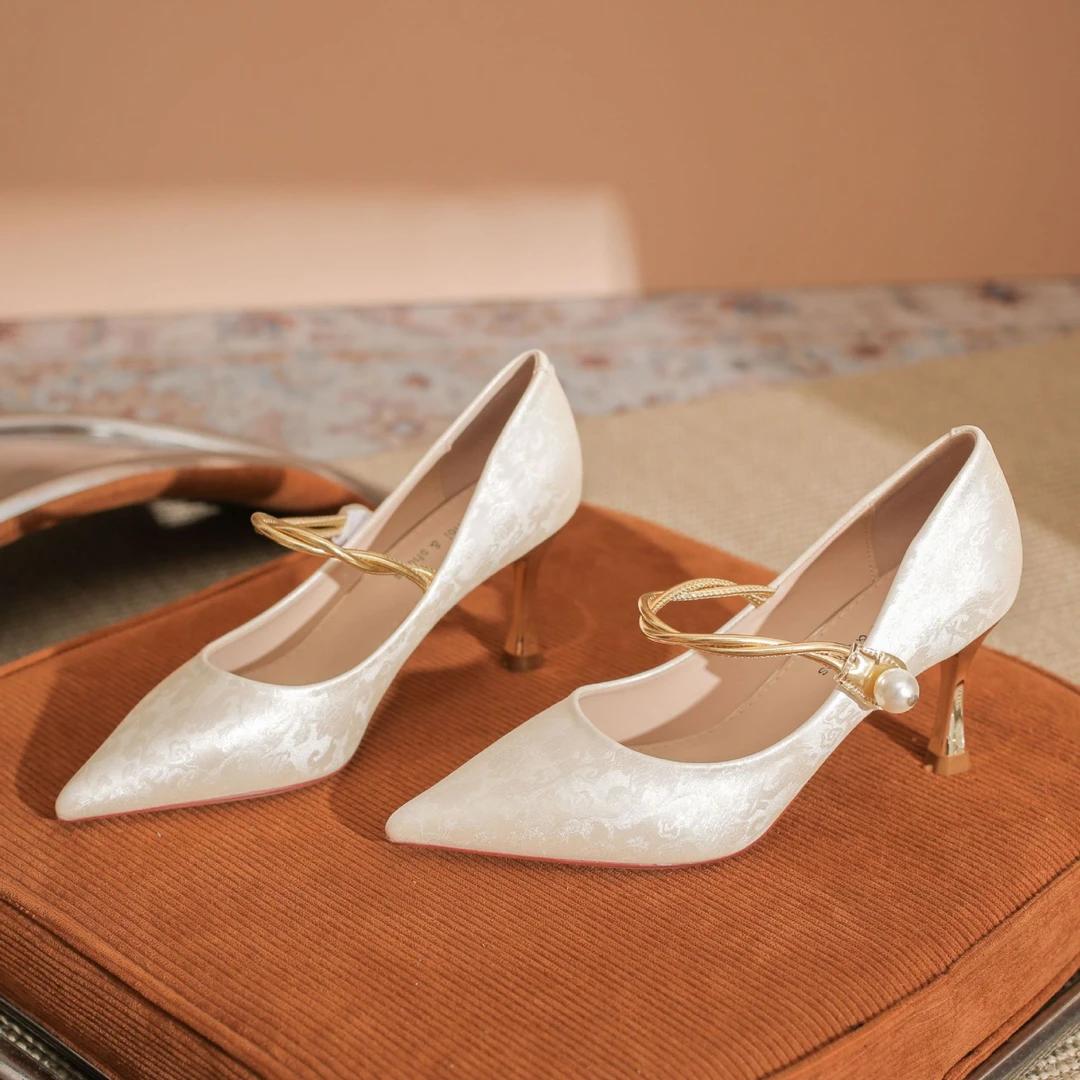 高跟鞋女细跟尖头浅口女鞋单鞋珍珠搭扣中国风气质时尚百搭宴会鞋