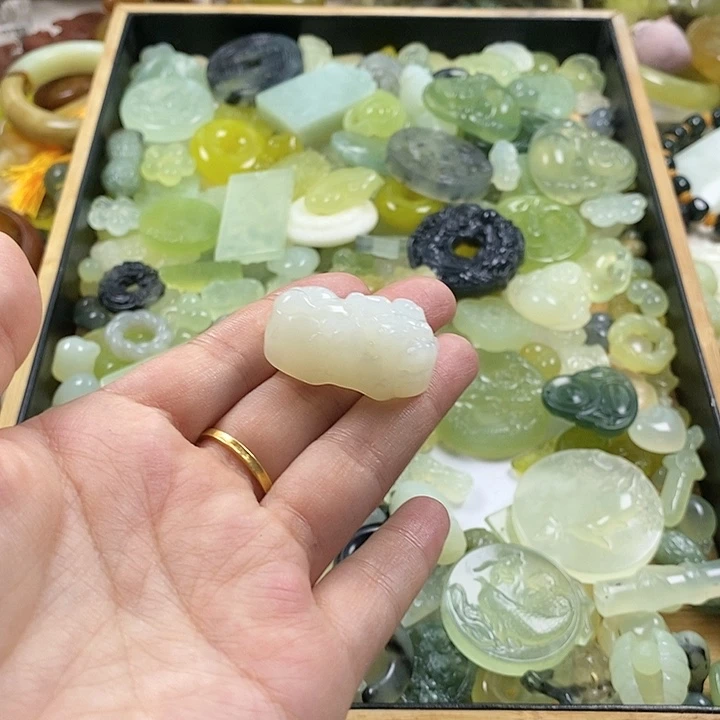 蛇纹石玉合金颈饰