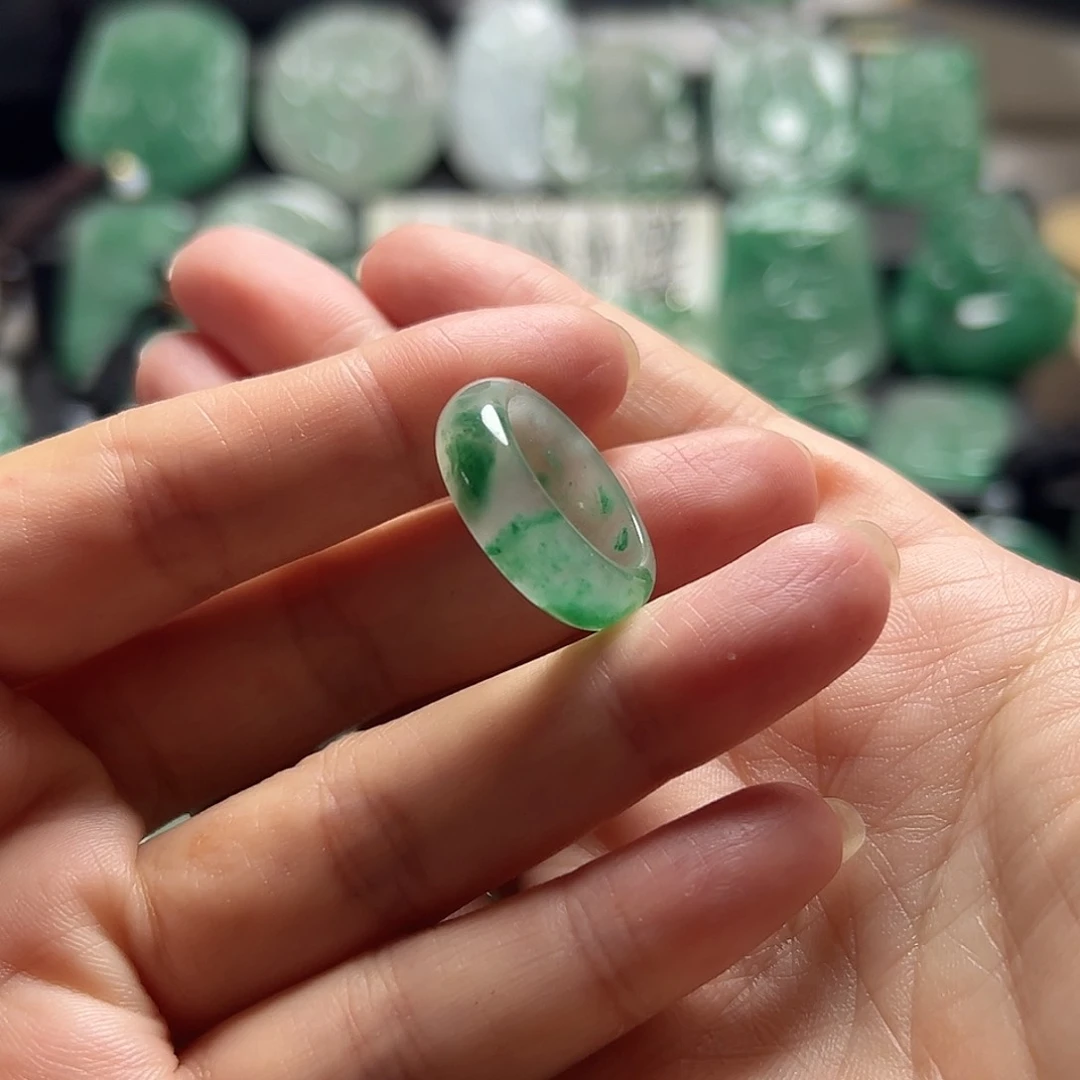 石英质玉未镶嵌颈饰