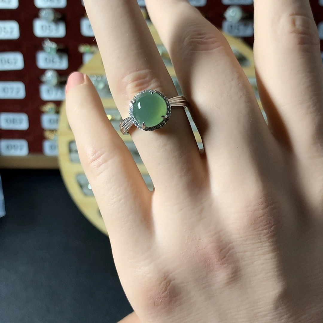 大***女翡翠未镶嵌戒指871