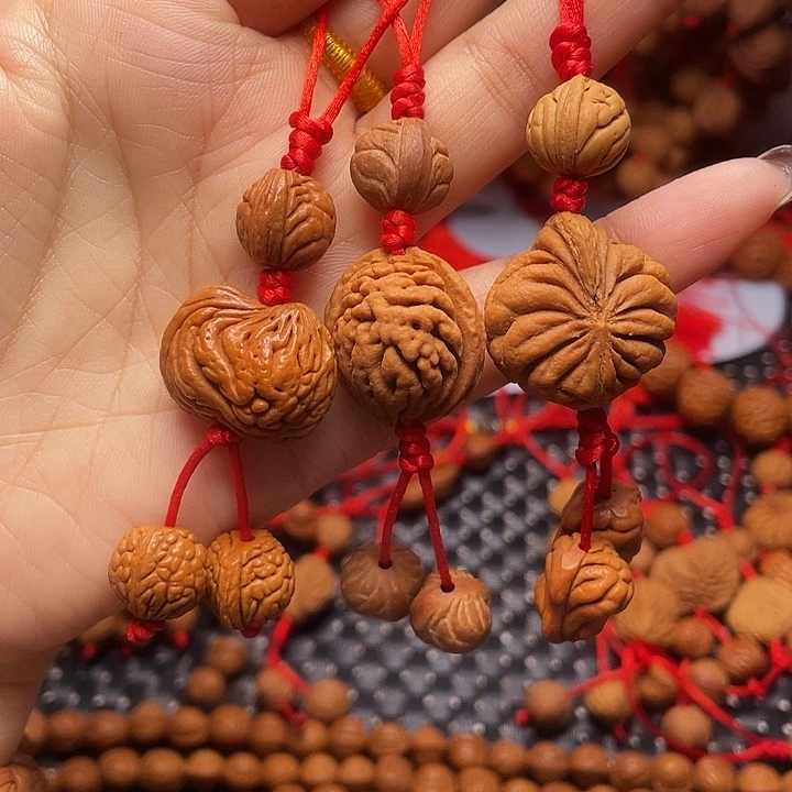 木质类龙纹桃枭挂件