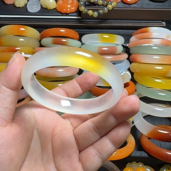 彩***红石英质玉（金丝玉）未镶嵌手镯