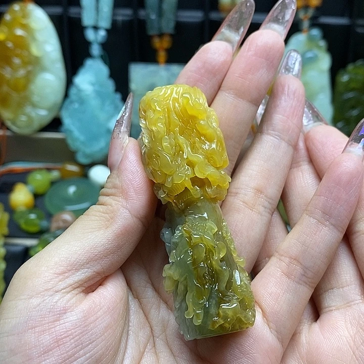 东****蛇纹石玉未镶嵌吊坠