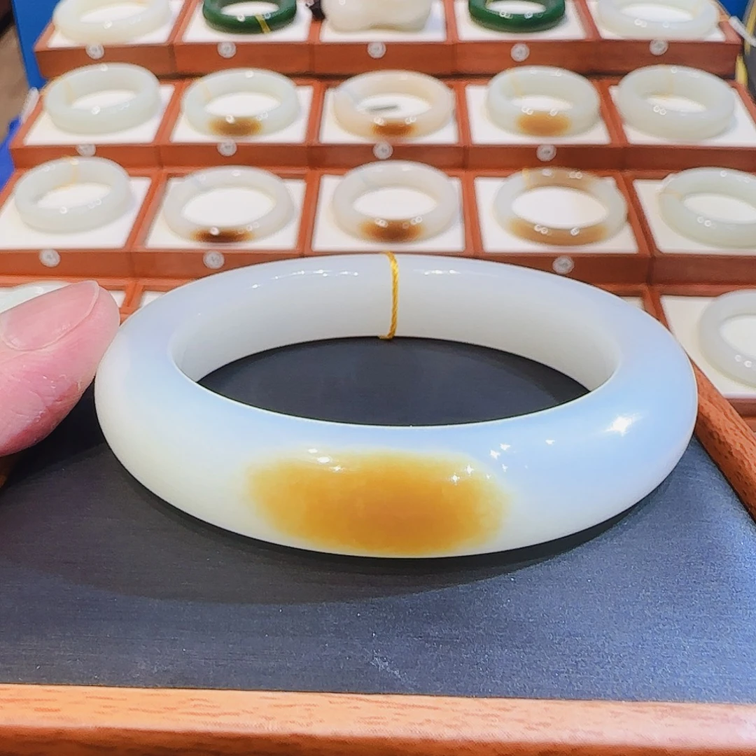 和田玉未镶嵌手镯且末一口金糖55 56