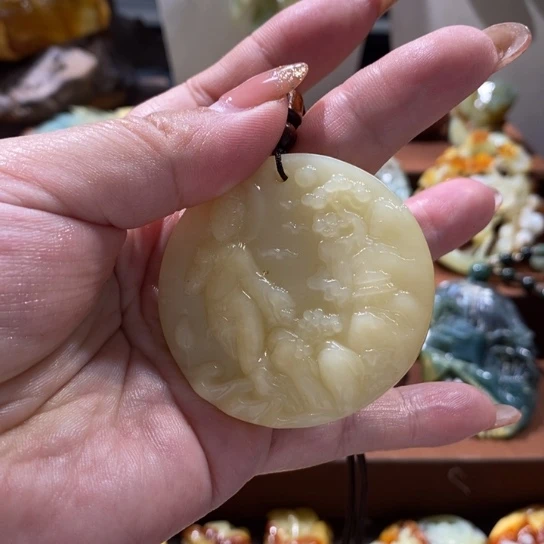 蛇纹石玉未镶嵌颈饰