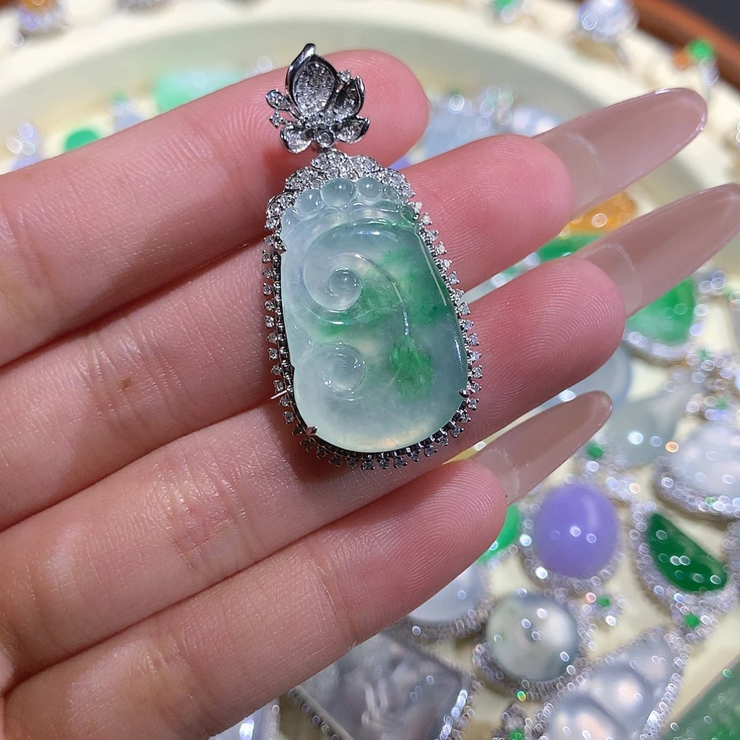 翡翠18K金镶嵌颈饰金丝翠如意