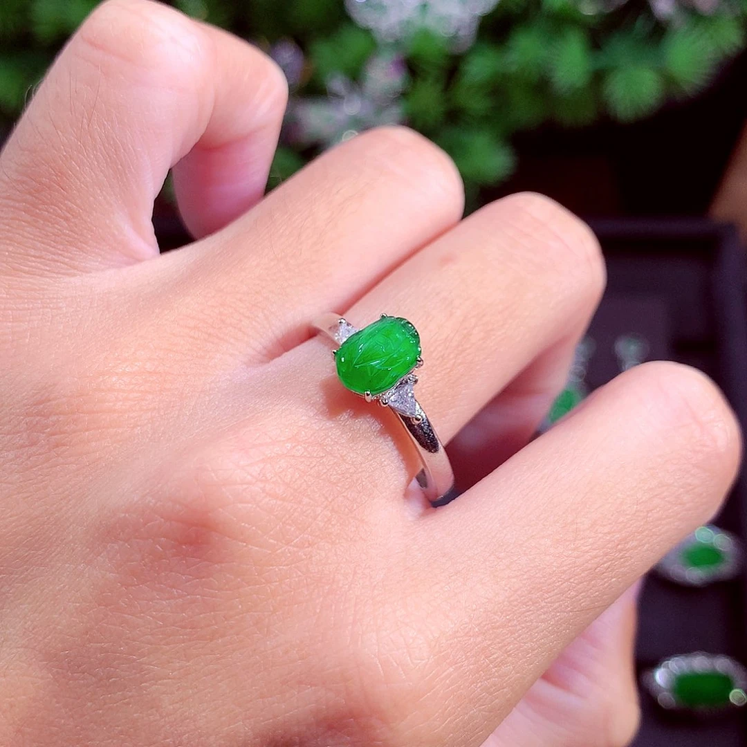 颈饰未镶嵌翡翠天然