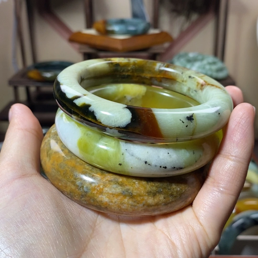 蛇纹石玉未镶嵌手镯